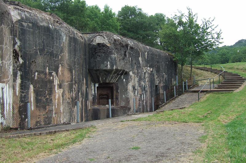 3-4-11 Maginotlinie bei Hackenberg.JPG - Der Bunker des ehemaligen Forts "Hackenberg" an der französischen Maginotlinie